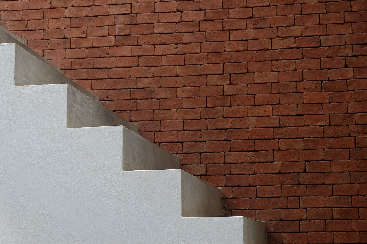 Schody jako element architektoniczny: Integracja schodów z otoczeniem